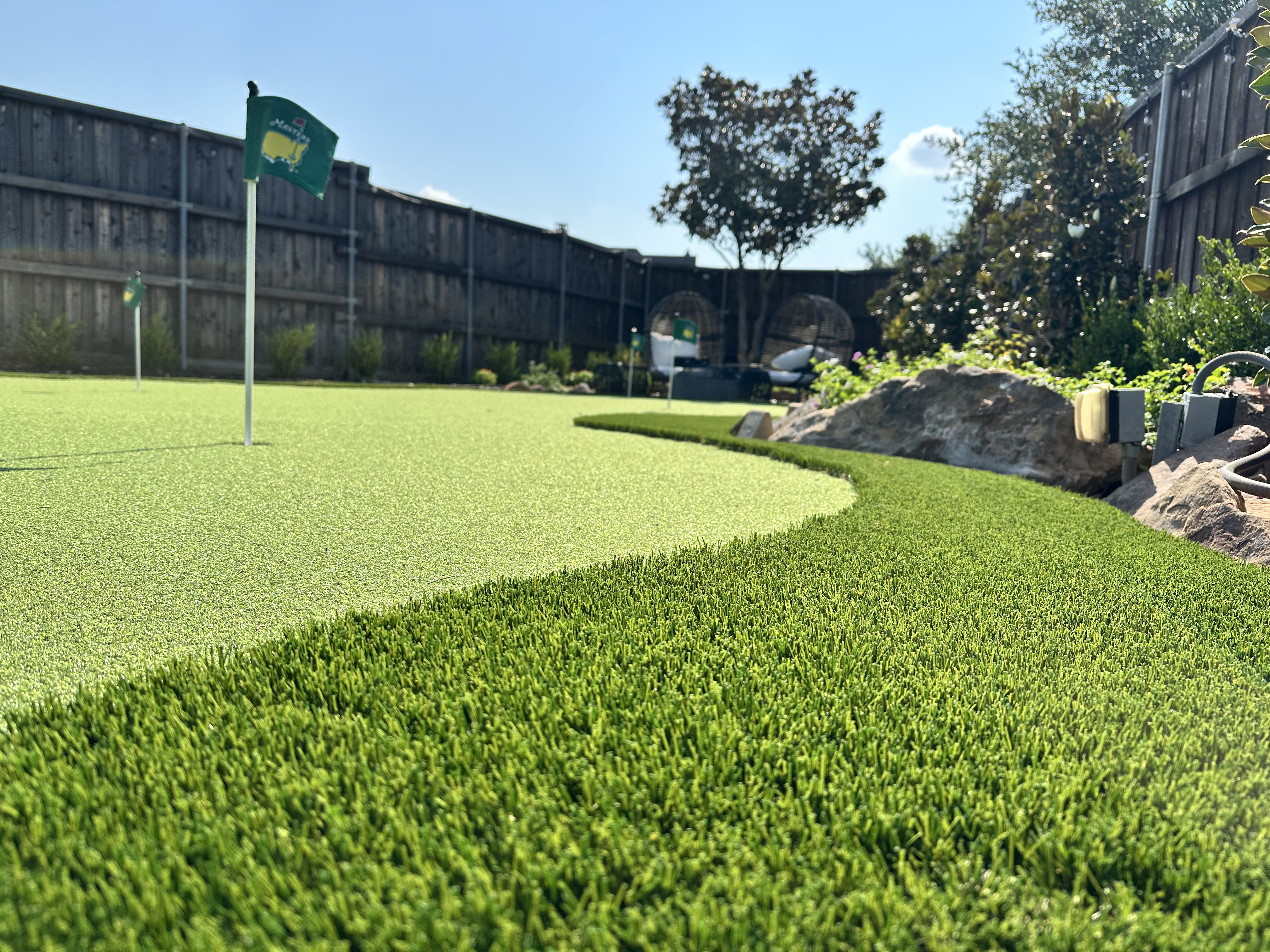 Landscaped putting green