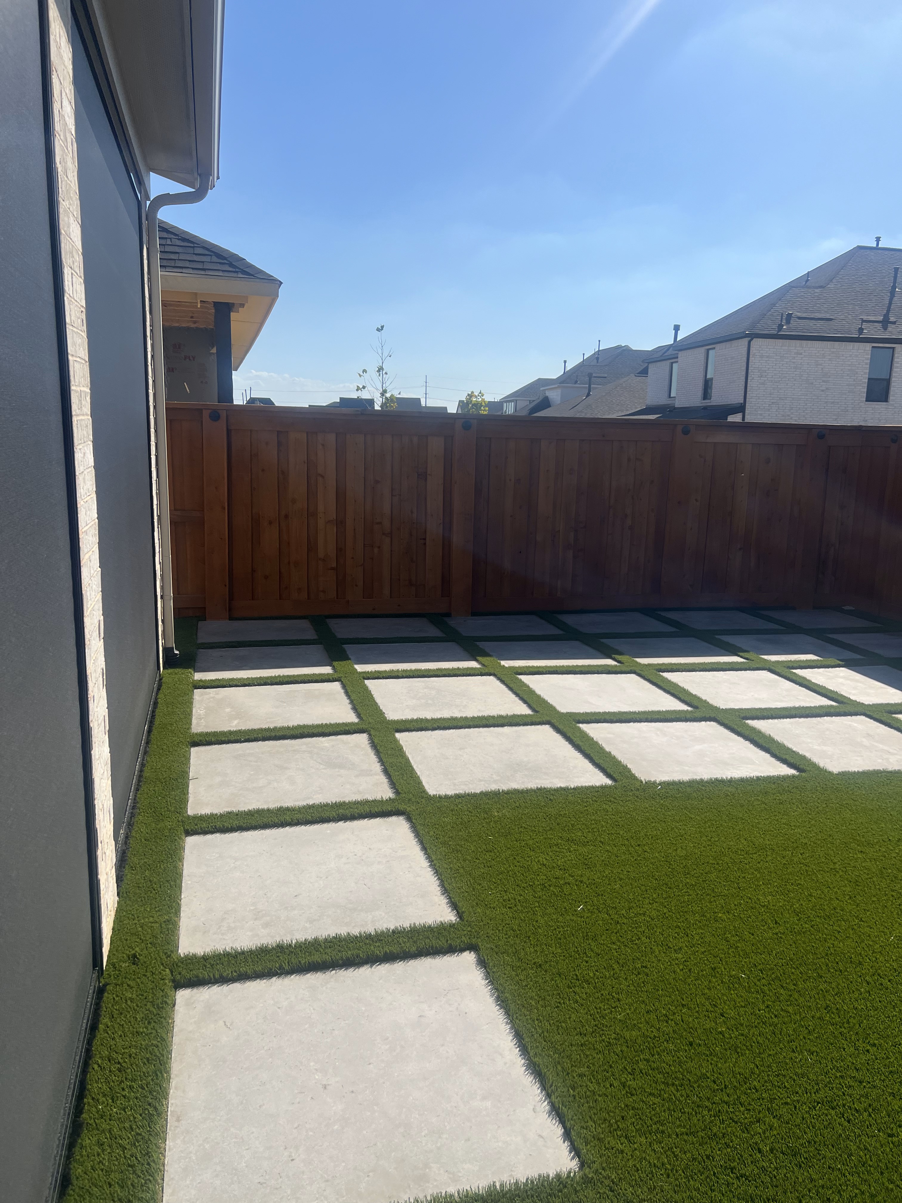 Artificial Turf for Small Yards: Maximizing Limited Space