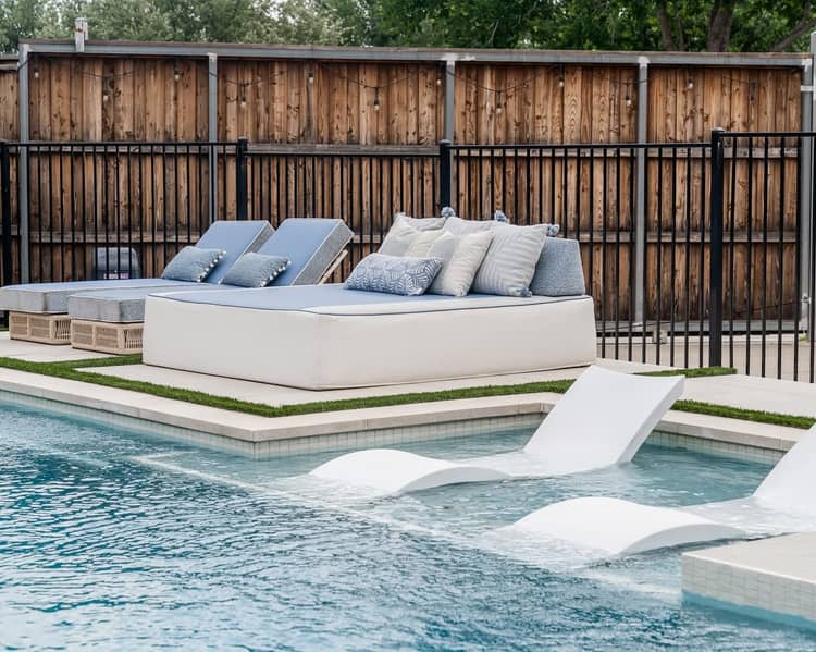 Residential artificial turf lawn installation in Dallas-Fort Worth - project photo 19